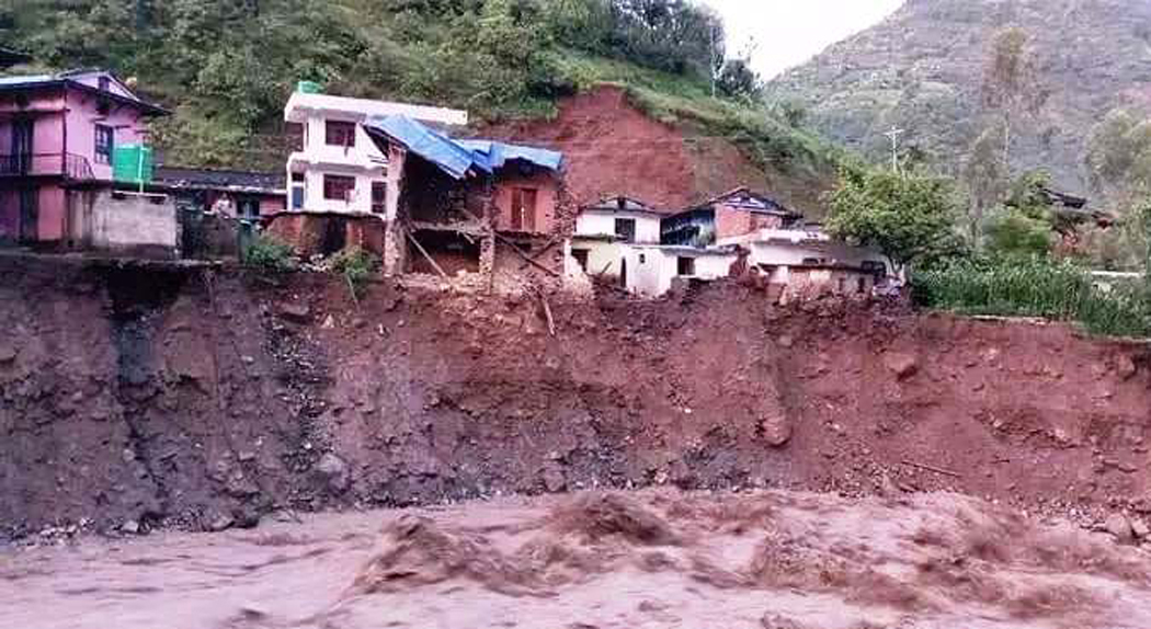 बाढीले घर बगाउँदा रुकुममा ३ बालिकाको मृत्यु