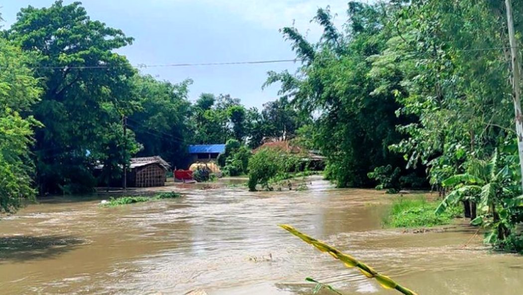 बाढीले बगाउँदा दुई जनाको मृत्यु, एक युवक बेपत्ता